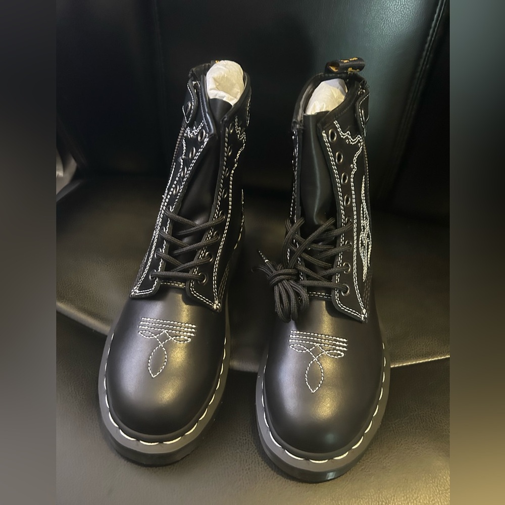 Dr. Martens 1460 GA Leather Women's Boots 6 Wanama NIB